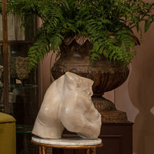 Load image into Gallery viewer, Bottocks sculpture