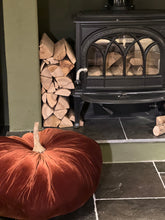 Load image into Gallery viewer, Velvet pumpkin rust

