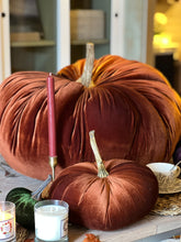 Load image into Gallery viewer, Velvet pumpkin rust
