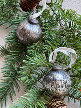 Load image into Gallery viewer, Rustic baubles
