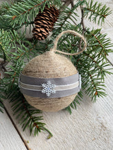 Load image into Gallery viewer, Jute grey strip snowflake
