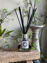 Load image into Gallery viewer, FIG Diffuser
