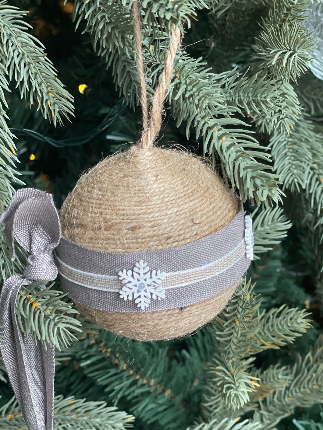 Jute grey strip snowflake